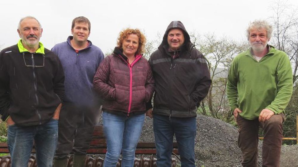 Le bailleur, Peio Charriton, les éleveurs, Gisèle et Ludovic Lacroix, et les maraîchers, Jean-Michel Urruty et Stéphane Perrier (de gauche à droite). © Gaia Campguilhem